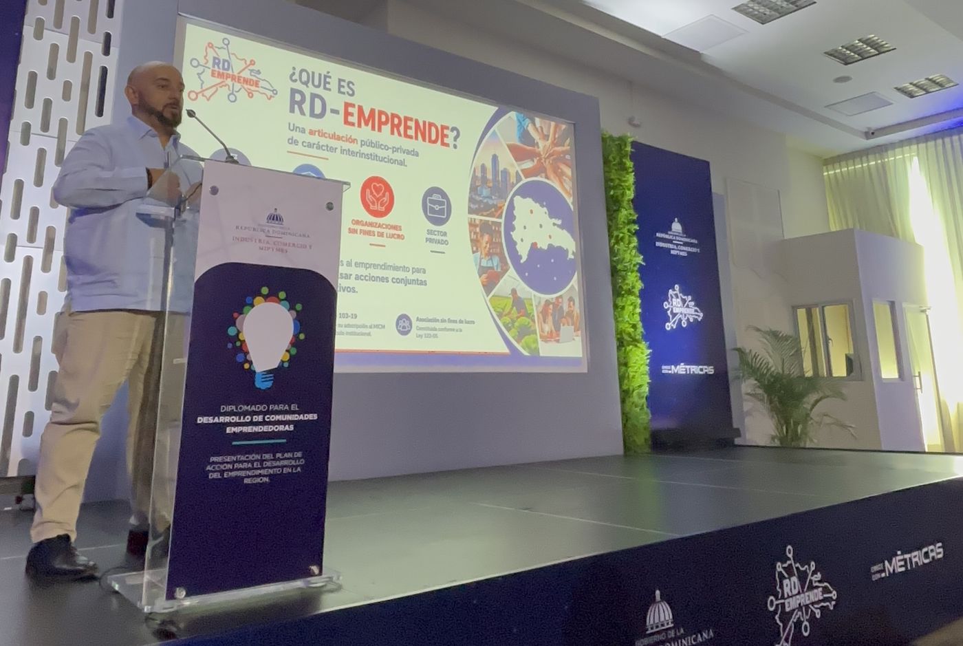 Presentación de RD-EMPRENDE en el acto de cierre de la Región Norte
